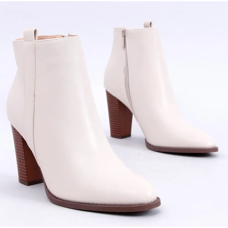 Bottes classiques Alona Beige sur le poteau