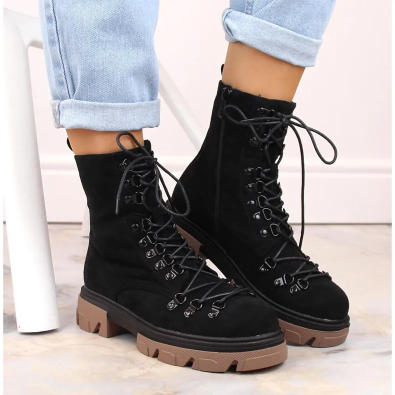 Bottes noires isolées en daim pour femmes par Vinceza le noir