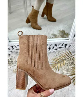 bottines caramel talon style daim